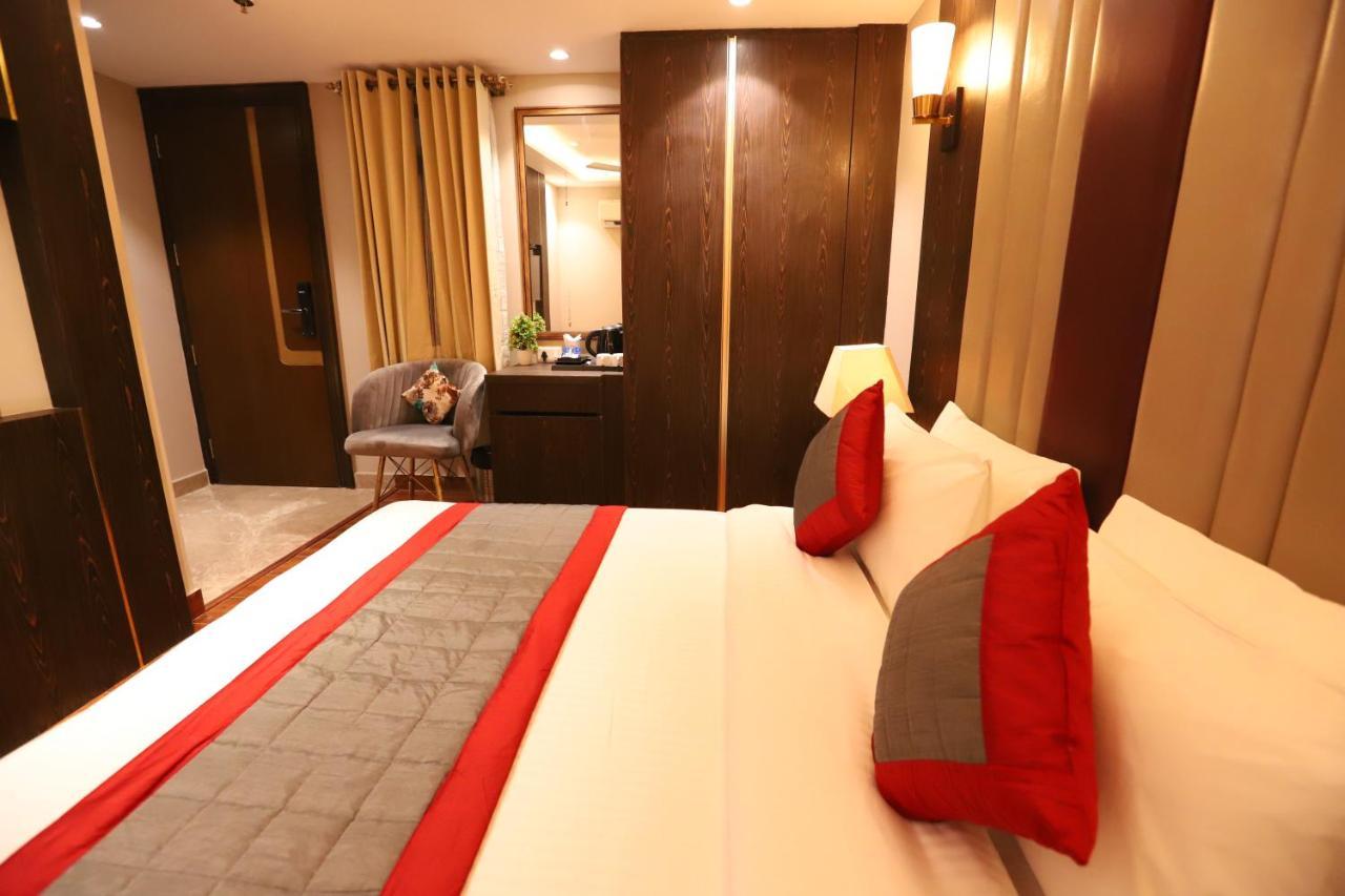 The Magic Tree - Paharganj Hotel New Delhi